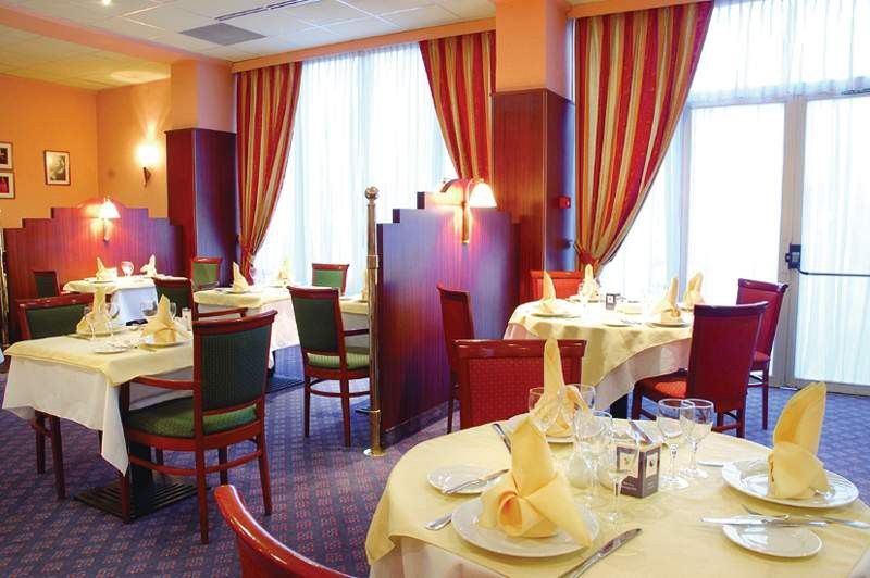 Best Western Plus Paris Orly Airport Rungis Restaurant billede